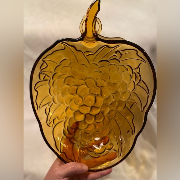 Indiana Glass Co Large Grape Shaped Amber Glass Fruit Serving Bowl Pristine - Picture 4 of 5